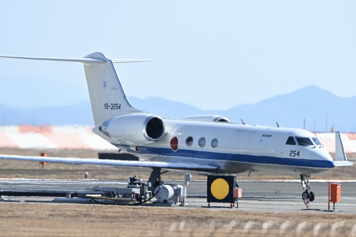 sakupon036's tweet photo. 岩国基地にやって来た航空自衛隊U-4
航空祭で展示機は見た事あったけど動いてるのは初めて見ました😁
#航空自衛隊 #岩国基地 #u4 #入間基地所属 #402sq https://t.co/vB8p8cAR8l