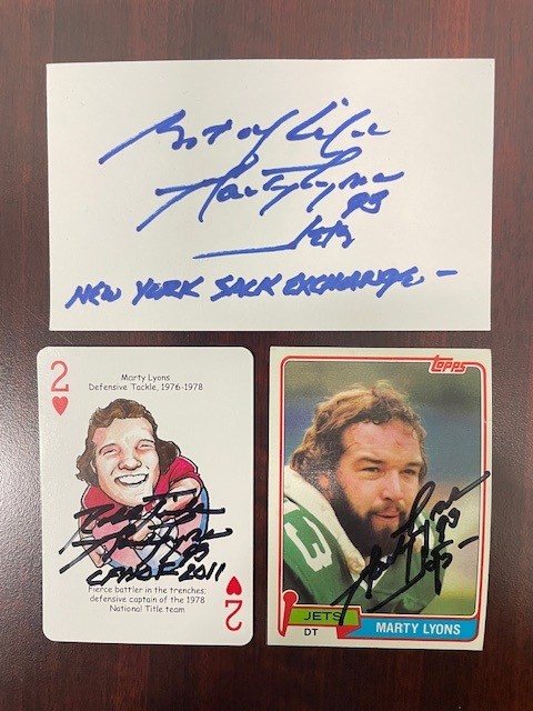 martylyonsfdn's tweet photo. 🚨FLASH SALE FRIDAY🚨

✅100% of the sale of this item will benefit our #WishGranting Program.
✅(3) Signed #MartyLyons items...3x5 card, Alabama poker card & his @Topps rookie card.
✅$20.00 for all 3.
✅1st person to follow us & then comment “Sold” gets it.
✅S/H via USPS included.

#NYJets #RollTide #TheHobby #TeamMLF