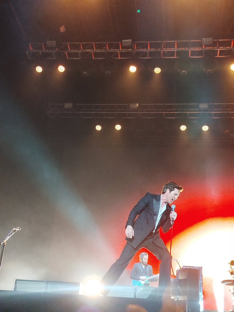 gguille17's tweet photo. And its good to have u whit us even if its just for today ❤️⚡ @thekillers #Asuncionico https://t.co/Sq58Dcu24g