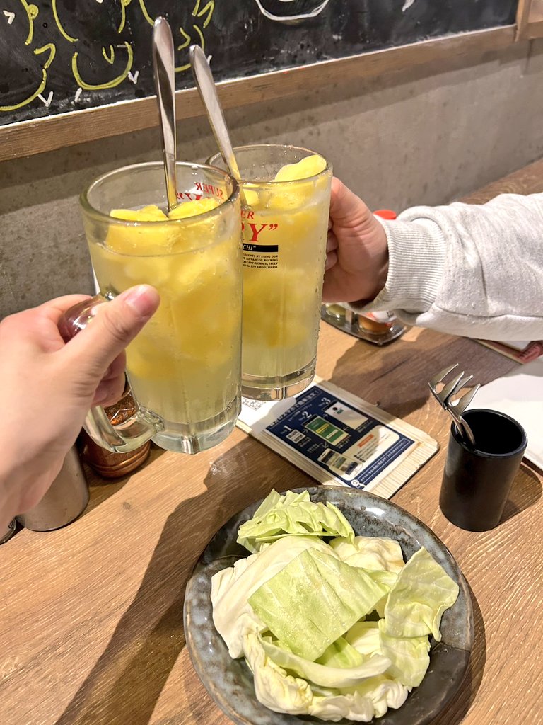 脱出ゲーム参加2番船女子メン♡からワンピカフェのお誘い🍜を頂き、
そのままの足でえみ丸の職場へ！
一緒に飲んで2人にしか出来ない話をしてきた🥰

悩みは尽きないし、きっとまた嫌になるけどこんな素敵な仲間がいるからまた明日からもみんなファイトだねっっ！！👍✨️
連絡諸々ありがとう！😭😭