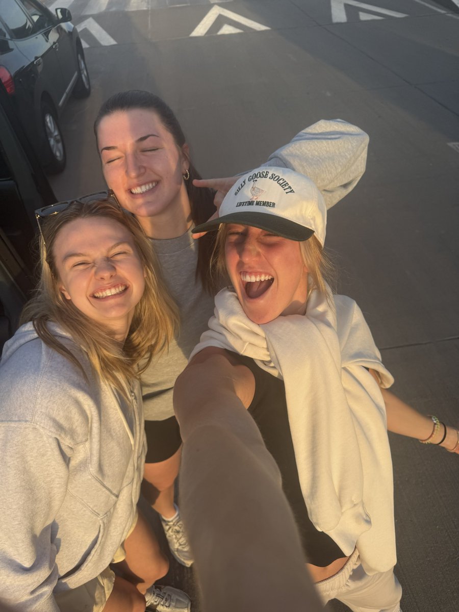 Lucy Olsen tweet media