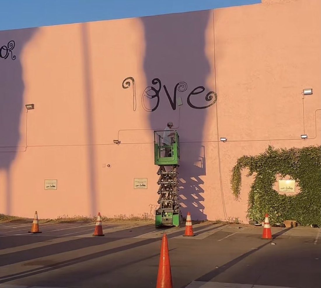 gray ۵ | #OliviaIsComing tweet media