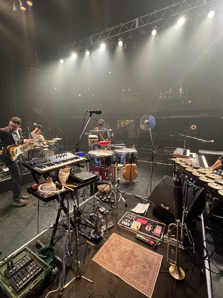 sabor_trompeta's tweet photo. 今年もROTH BART BARONのツアーが終わりました！やりきったー！！
今年のロットは色々イベントもあるので楽しみです！これからも突き進みます！ https://t.co/wx1KWO4dJy