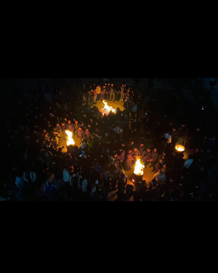 Titanların  savaşı Titanların  olsun ! Zihinsel aydınlığın yolculuğunda ölçüt oluşturan direniş ateşi özgür yurttaşı,  tarihsel akışın mücadele ile harlanan Newroz ateşi toplumsal belleğin  hakikatidir ! #NewrozPîrozBe