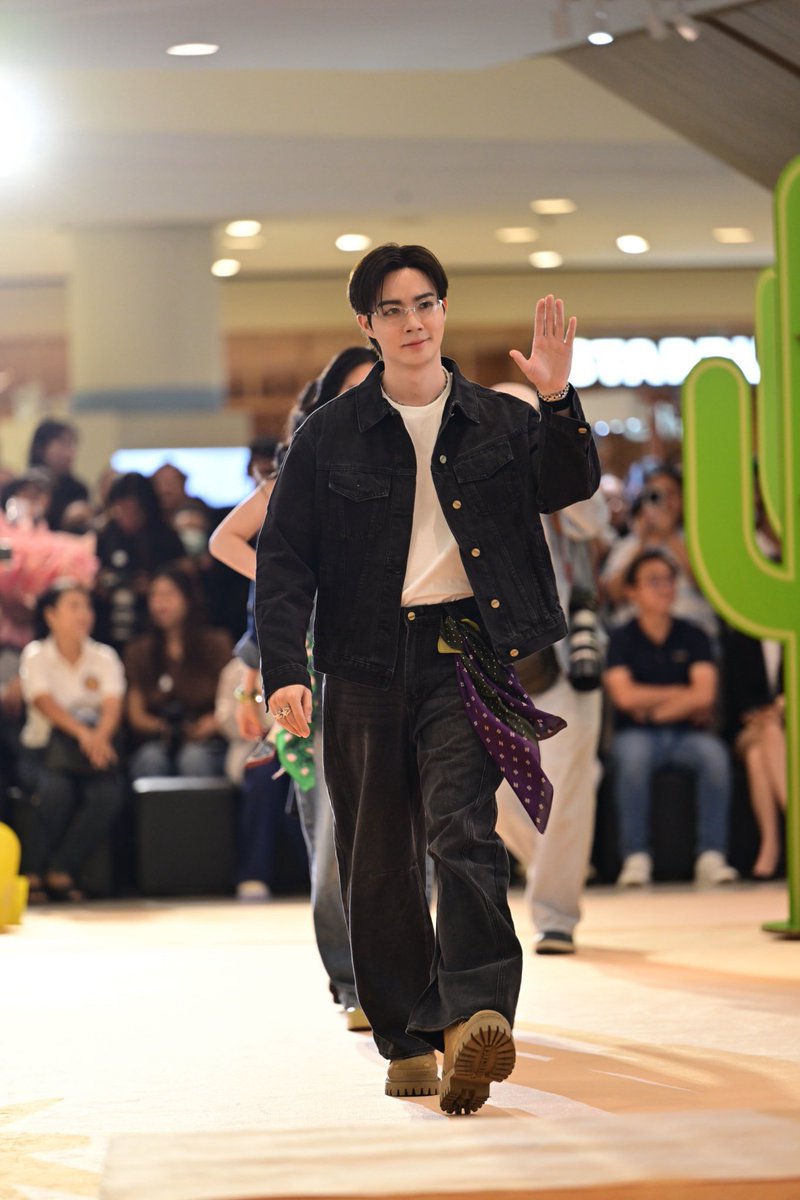 _Hello.98 tweet media