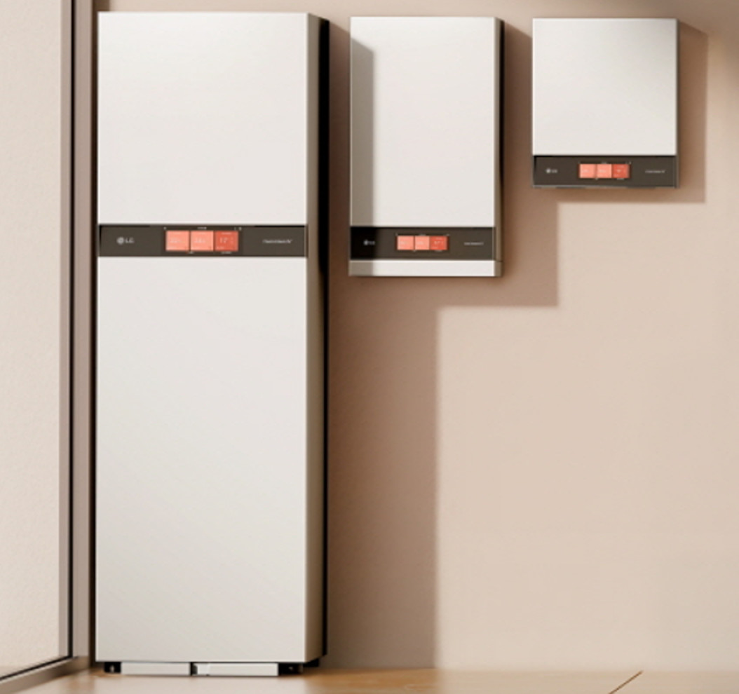 LG just expanded the Therma V R290 line with three new indoor units: Combi, Hydro, and Control. 🇰🇷❄️

75°C hot water output 
Operates down to -28°C 
SCOP > 5 &amp; A+++ rating 
6.8" touchscreen + ThinQ app
A 2026 iF Design Award winner built for high-efficiency home heating.  #HVAC