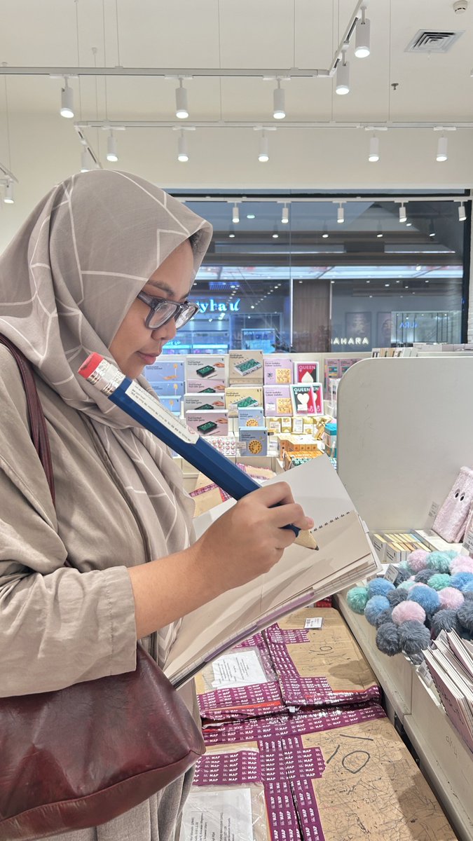 moneylovesme tweet media