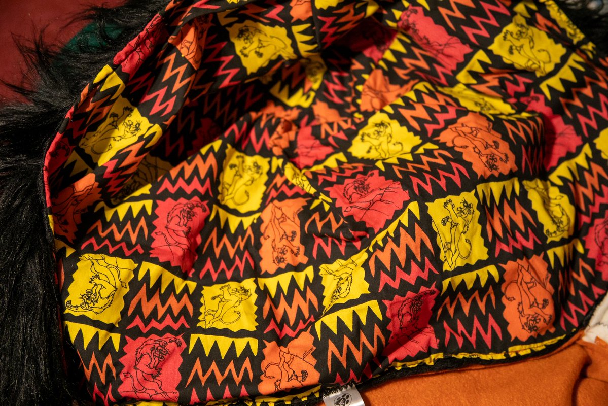 A #FursuitFriday shoutout to the PAWESOME <a href="/KaraStereoX/">Wusky screams @FWA2026</a> (Kara Creations) for this amazing kigu! 

It’s so comfy, features a poofy tail and black mane fur around the chest &amp; hood, lined w/Lion King fabric!

Kara also generously donates kigus to the <a href="/FurlifeNW/">Furlife Northwest</a> WFS Charity Auction ❤️