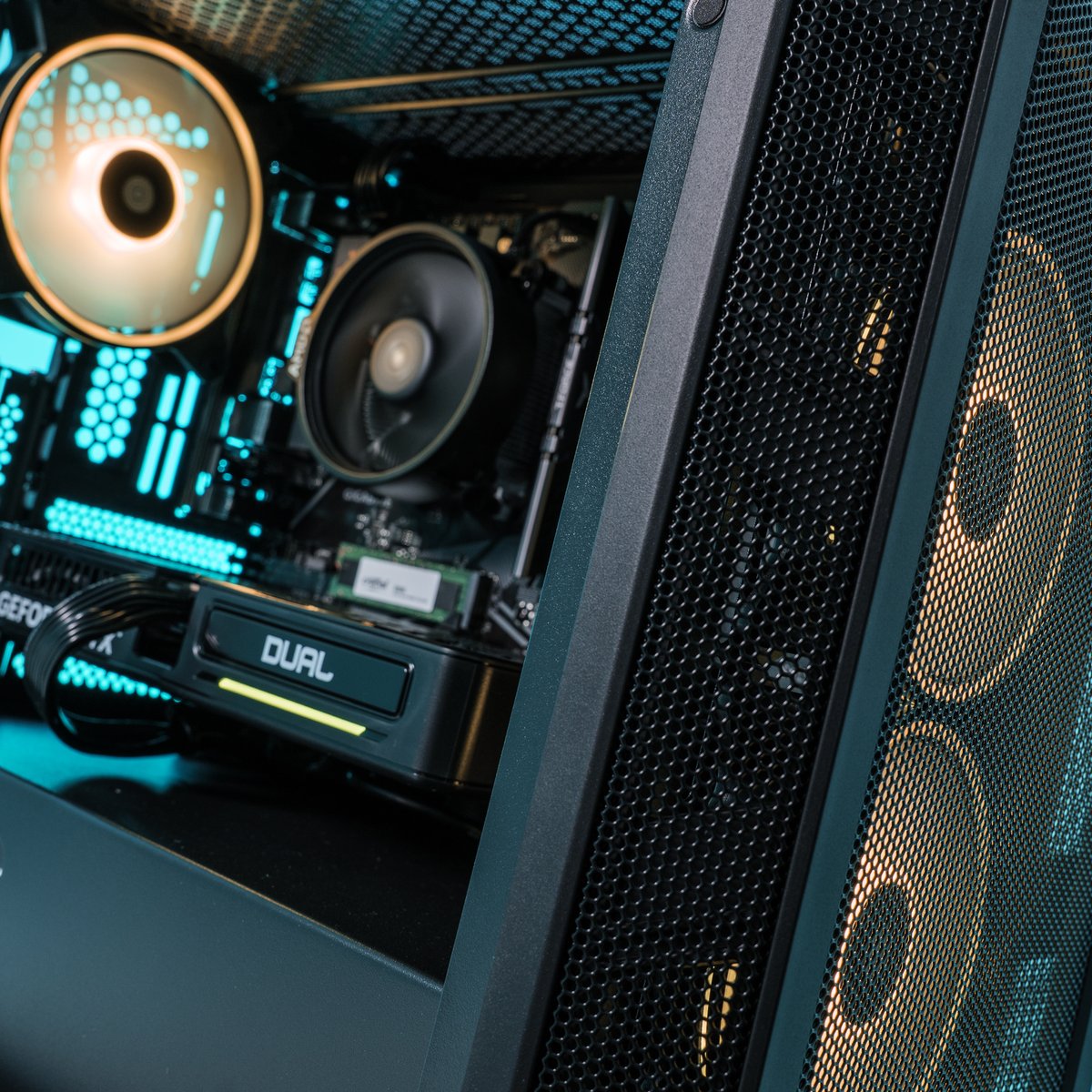 Overclockers UK tweet media