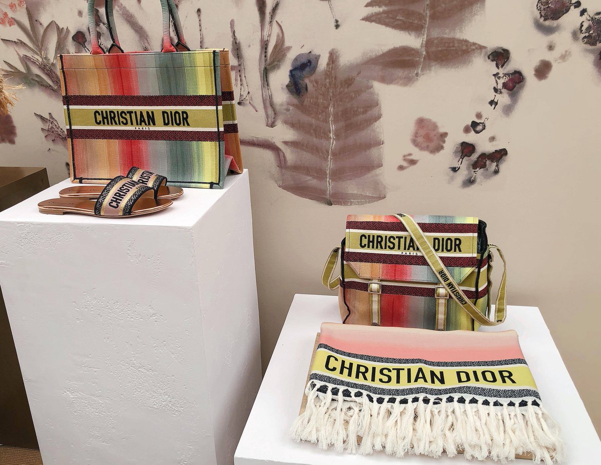 IndraPr74422228's tweet image. Unboxed my package!  Love the cute tote u0026 cozy socks inside—perfect for weekend vibes. Who else gets giddy unboxing surprises  #UnboxingJoy #WeekendEssentials