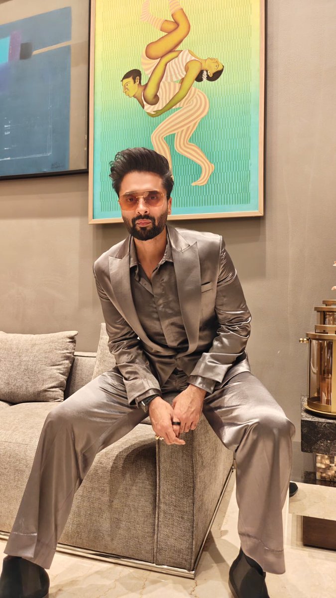 jackkybhagnani's tweet photo. Off-duty, but the style stays on

#tgif #styleonpoint #suitup https://t.co/6Go3HRueLt