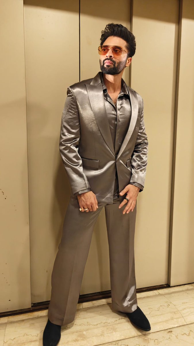 jackkybhagnani's tweet photo. Off-duty, but the style stays on

#tgif #styleonpoint #suitup https://t.co/6Go3HRueLt