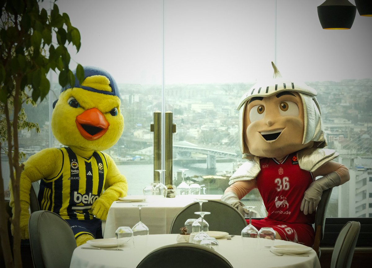 YellowTheCanary's tweet image. Istanbul Memories 📸

I took my dear friend Fiero for a walk through the streets of Istanbul 💛💙

Friendship in the streets, competition on the court. 
Stata una bella giornata! 🇮🇹✨

#Yellow