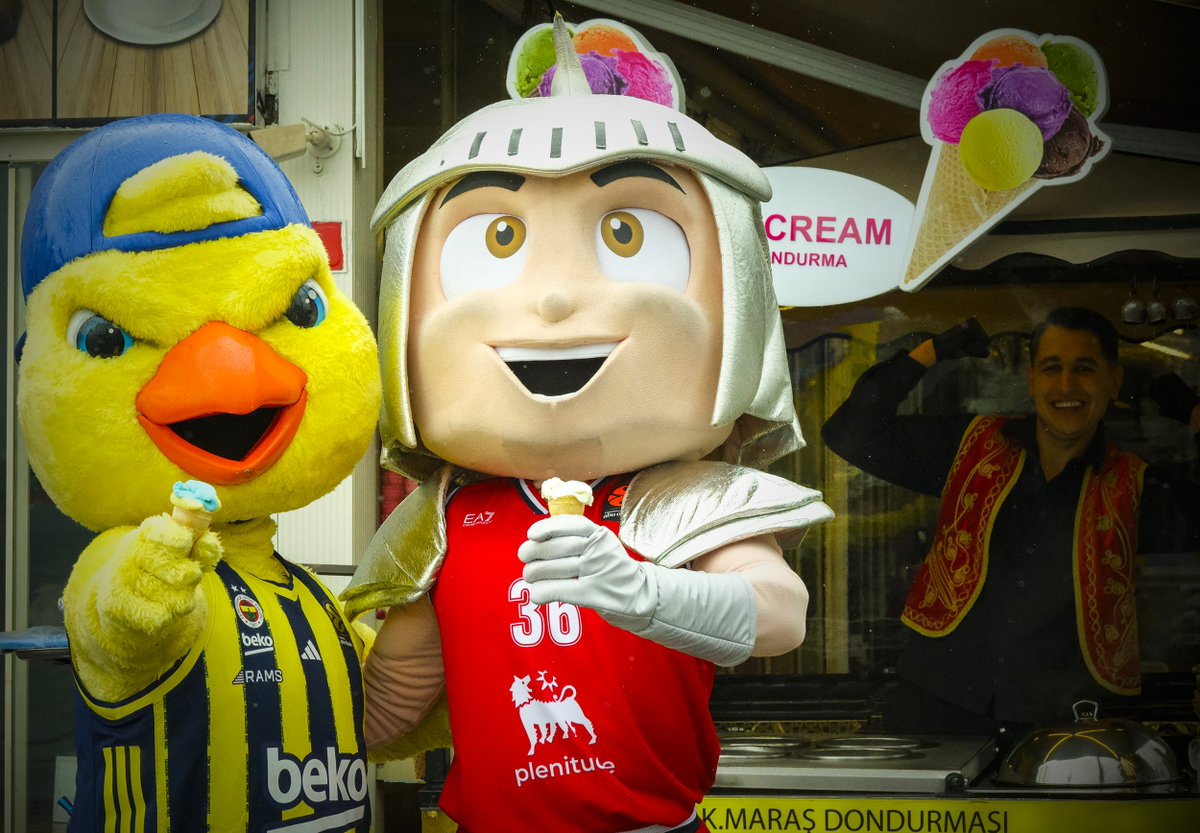 YellowTheCanary's tweet image. Istanbul Memories 📸

I took my dear friend Fiero for a walk through the streets of Istanbul 💛💙

Friendship in the streets, competition on the court. 
Stata una bella giornata! 🇮🇹✨

#Yellow