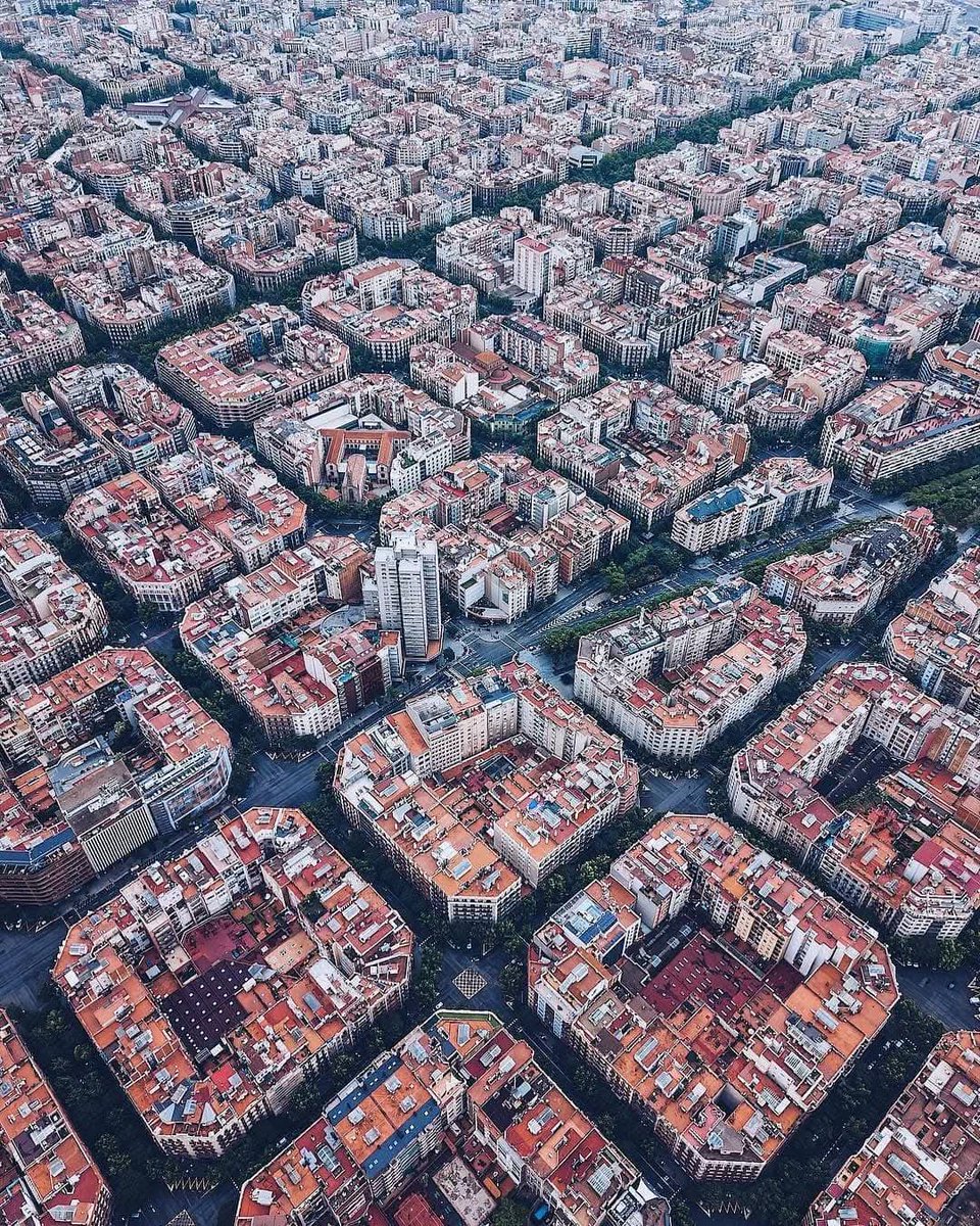Earth38102's tweet photo. Barcelona, Spain 🇪🇸 https://t.co/H5yRWwoKFs