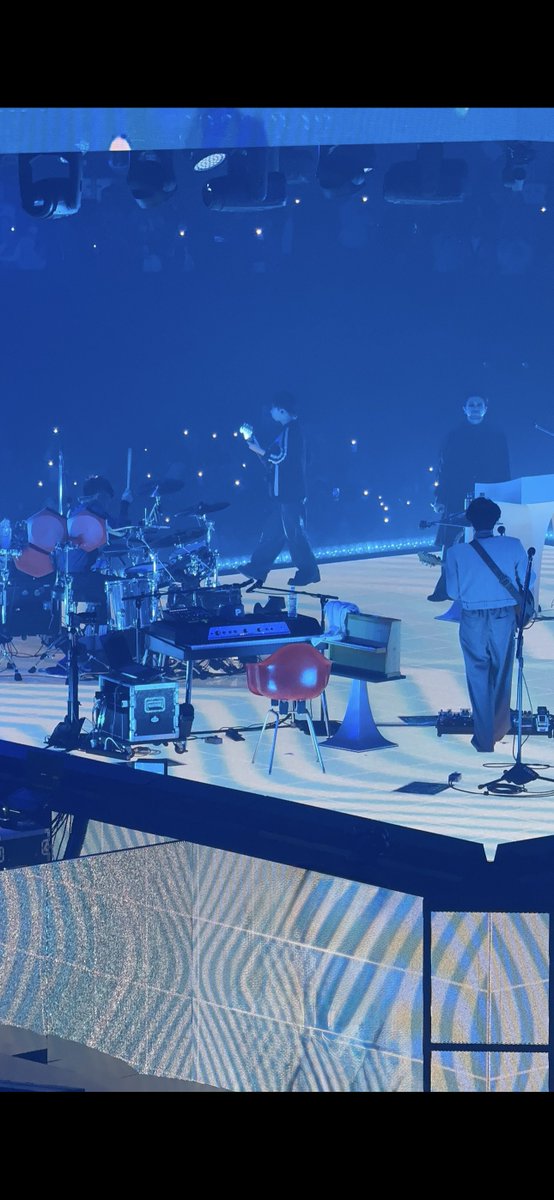 有明アリーナがGNUのライブ参戦30回目だった（フェス含む)
同じツアーでも同じライブは一つもない
楽曲もライブも人柄もアートワークも…すべてが完璧なバンド
改めて好きになって良かったな😌
 #KingGnuCENTRALTour2026