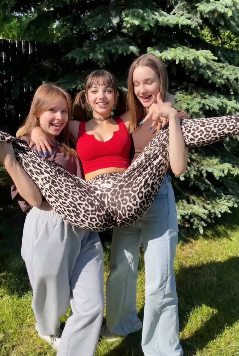 Hayley 🌹 tweet media