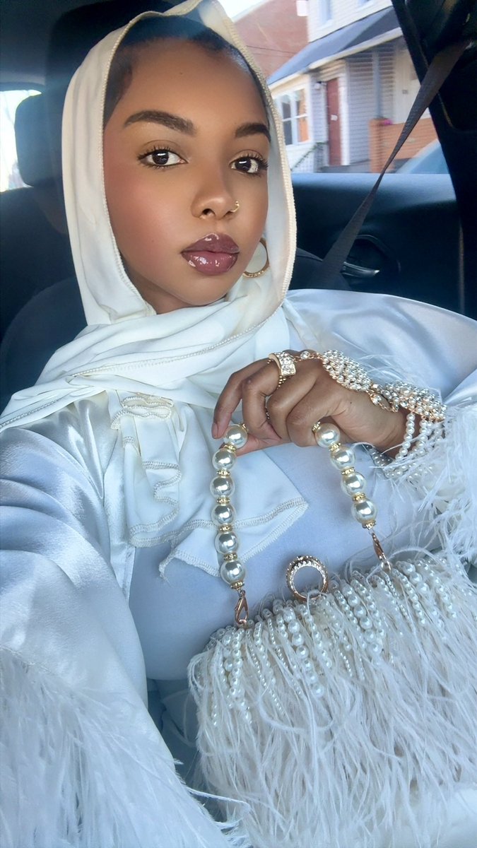 Erin J. 🆓🚌 tweet media