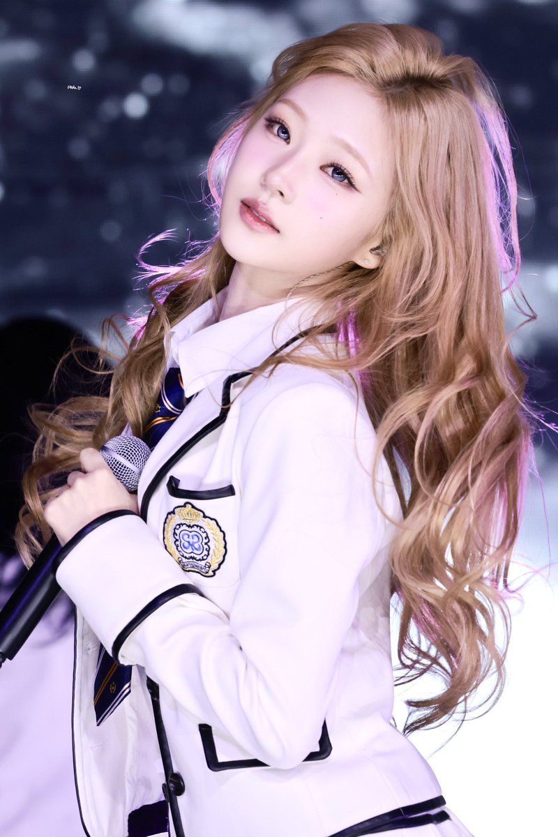 vveomv's tweet photo. a goddess https://t.co/MAhkmT5AOD
