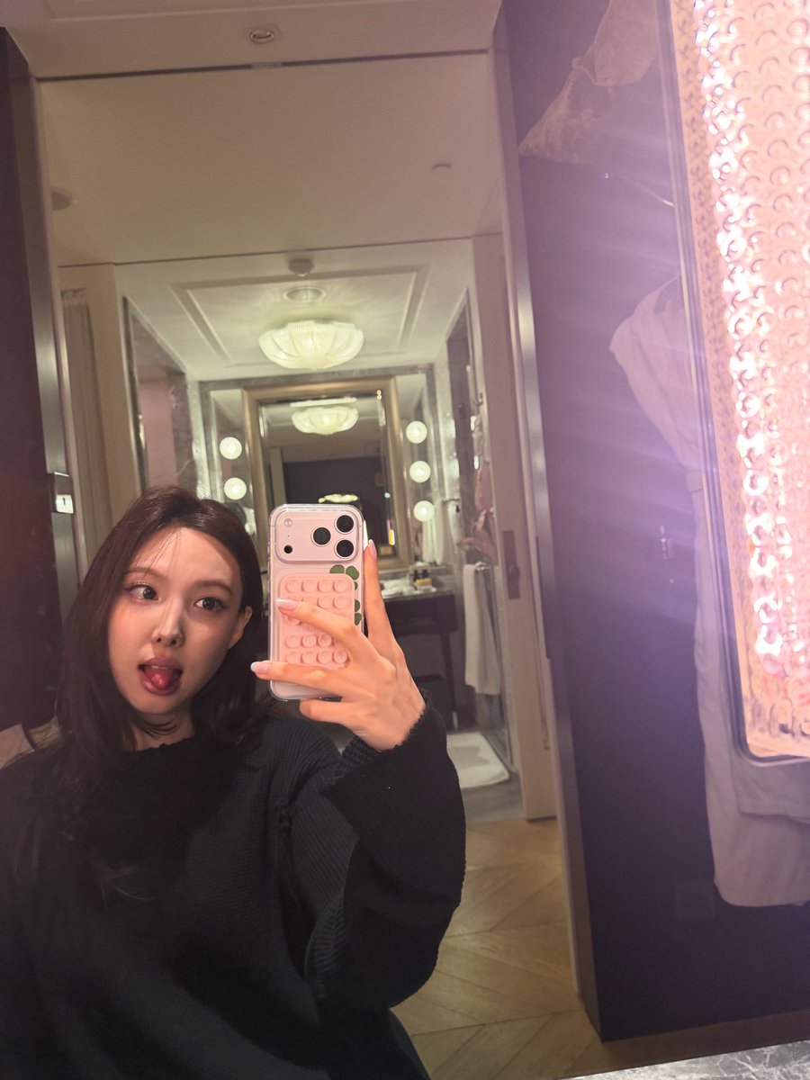 나연🫧 tweet media