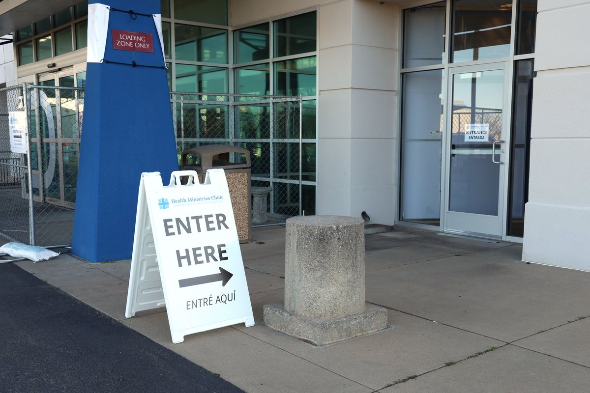 HMCKansas's tweet photo. We promise we’re still open—just under construction! 🚧

HMC’s main entry doors are fenced off, but we’re OPEN and seeing patients. Use the temporary entrance to the right.

Hallway between Main Clinic &amp; Walk-In = CLOSED.

Thanks for hanging with us! 🙌 https://t.co/vAsrZTxuJt