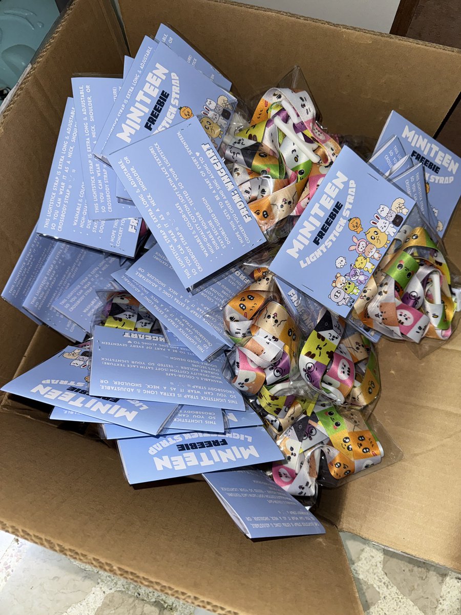 _new tour in bulacan — miniteen lightstick strap holder freebies

   ** can be used as body, neck, hand strap

will give it randomly !! 

#SVT_WORLDTOUR
#NEW_BULACAN