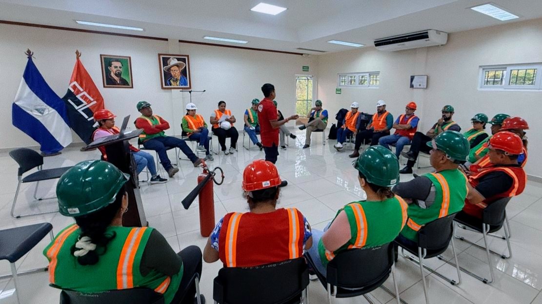 InformativoJNic's tweet photo. ⚖️🇳🇮 En #Masaya, el Órgano Judicial participó en prácticas con bomberos y brigadistas del CIPMAD 🚒🧑‍🚒
Fortalecen la coordinación ante emergencias rumbo al I Ejercicio Nacional de Protección a la Vida (26 de marzo) 🦺⛑️
Compromiso con la prevención y la seguridad de la población https://t.co/1280jjpWpX