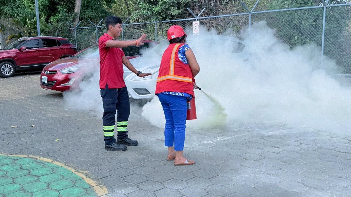 InformativoJNic's tweet photo. ⚖️🇳🇮 En #Masaya, el Órgano Judicial participó en prácticas con bomberos y brigadistas del CIPMAD 🚒🧑‍🚒
Fortalecen la coordinación ante emergencias rumbo al I Ejercicio Nacional de Protección a la Vida (26 de marzo) 🦺⛑️
Compromiso con la prevención y la seguridad de la población https://t.co/1280jjpWpX