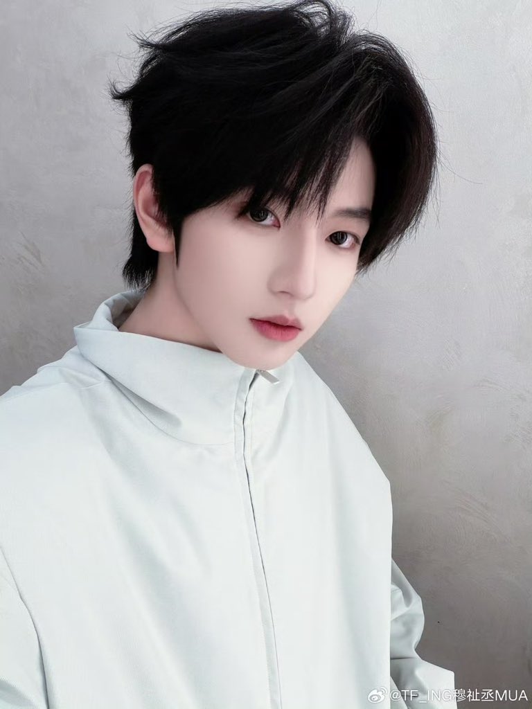 我爱着一个娘炮和宅男哥 tweet media