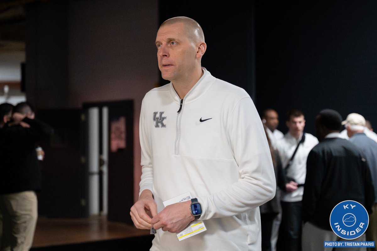 TristanUda's tweet photo. Kentucky has arrived to Enterprise Center in St. Louis to open up NCAA Tournament play against Santa Clara.

Season on the line. Time to survive and advance. https://t.co/uTUHTcYn68