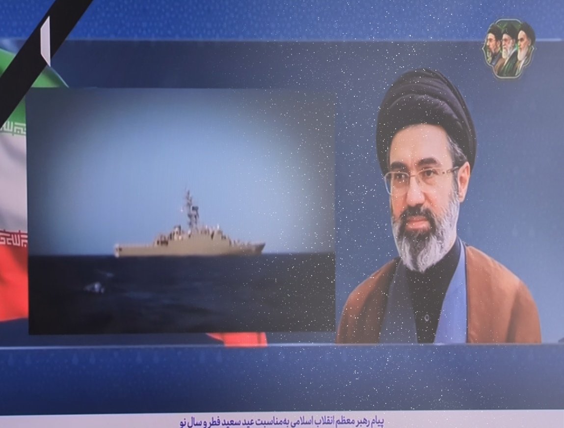 دیگه اون حرومزاده نیست پیام بده، تو شبکه‌ی یک پیام حرومزاده‌ی بعدی رو هم یکی دیگه داره میخونه پیامشو

امسال ما جشن میگیریم عرزشی زوزه میکشه‌