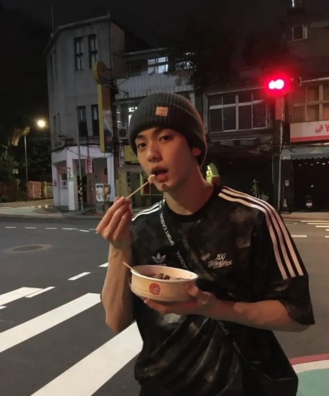 greenspring_'s tweet photo. "they said it’s because they want to brag that they saw a handsome tourist" I MEAN LOOK AT YOU.... i would do the same https://t.co/G7ToF3PvIB