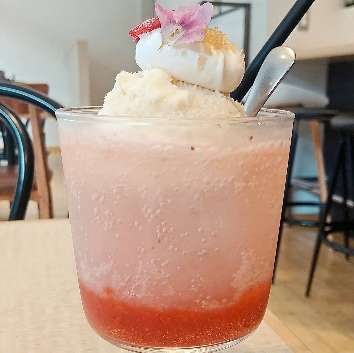 ✐ᝰ   2026.03.13
✎𓂃   JR山手線/恵比寿駅
⁡⁡✎﹏   フロムトップ
✐☡     苺のせプリン
✐☡     季節のクリームソーダ/いちご

 #おいしいものさんぽ