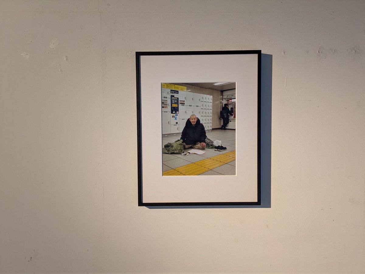 achita8991's tweet photo. 淵上裕太 さん「池袋」、Totem Pole Photo Galleryで

池袋のシリーズは初めてみた。ポートフォリオも含め、上野の作品群より私的要素がより感じられた。とても良い。 https://t.co/jH7GZg3hZJ