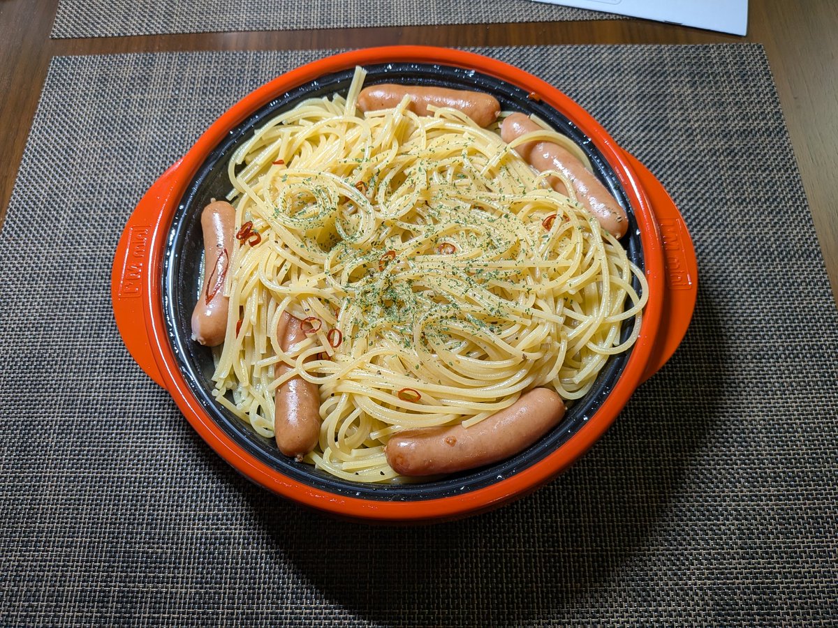 Sebastian_Veron's tweet photo. この時間に食べるパスタうまい https://t.co/SZzYroEbZD