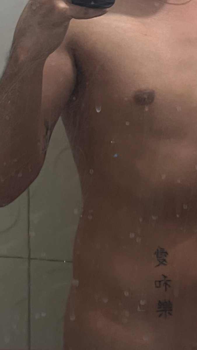 egngabrl's tweet photo. Caught you staring https://t.co/QozCmTgPLL