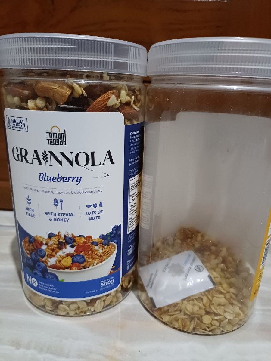 Dailyrichdose's tweet photo. Grannola ini enak bgt dicemil weh!! Isiannya kacang Mete, Almond, Kismis, ada kurmanya juga. Btw, kalo dicampur susu aromanya makin keluar dan nagih bgt!!🫶🏻

https://t.co/bclnoJ52Ht https://t.co/oaeWg8jMyK