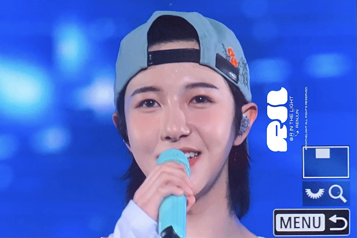 𝙍 𝙄𝙉 𝙏𝙃𝙀 𝙇𝙄𝙂𝙃𝙏. tweet media