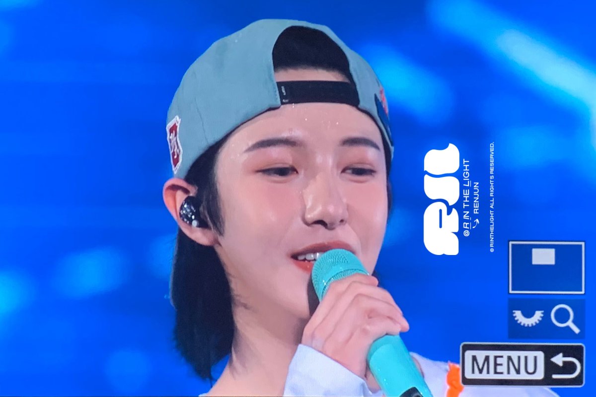 𝙍 𝙄𝙉 𝙏𝙃𝙀 𝙇𝙄𝙂𝙃𝙏. tweet media