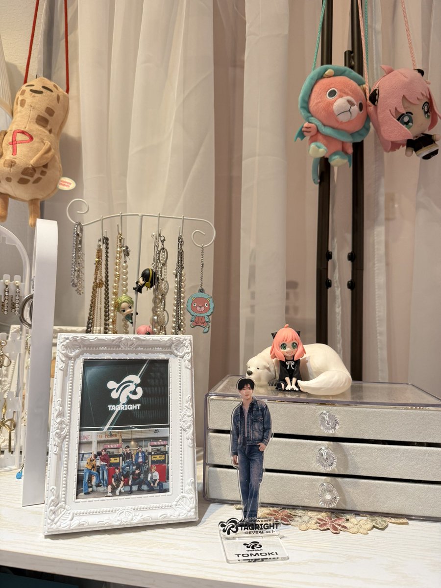 先日のホリプロ所属アーティストによる合同ライブ「EVEVATE」で、帰り際に配られていたファンクラブ誘導のチラシ♡

カットして額に入れてみました✨

かわゆい😍