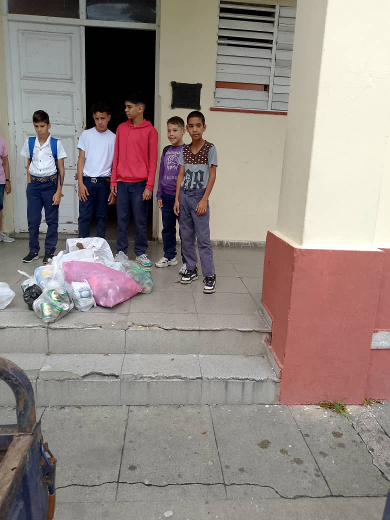 🙋‍♂️ ¡ Entérate! 
♻️En Santa Clara  se realiza Festival de Recuperación de Materias Primas rumbo al aniversario 65 de la #OPJMCuba y el 64 de #UJCdeCuba , contribuyendo al desarrollo sostenible de nuestro país . 
       ¡Donde Late Mi Futuro ! 
   #SiempreJoven