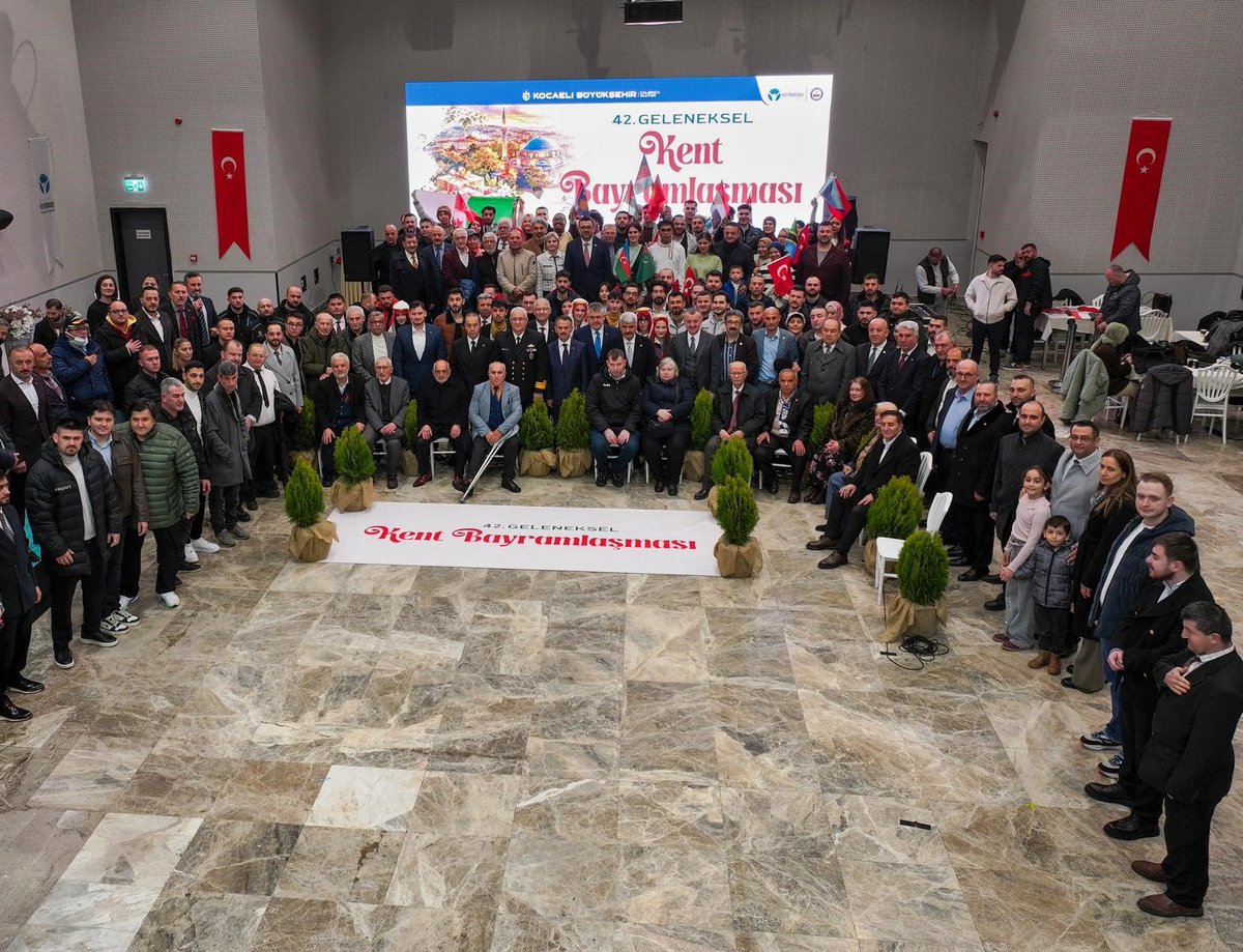 HarunLman's tweet photo. 42’ncisi düzenlenen Kent Bayramlaşma Programı’nda; protokolümüz, kıymetli vatandaşlarımız ve mesai arkadaşlarımızla bir araya gelerek bayramın birlik ve kardeşlik ruhunu hep birlikte yaşadık. Samimi kucaklaşmalarla gönüllerimizi buluşturduk. https://t.co/zOpYN9HraM