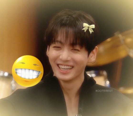 ✩ seeing bts tweet media