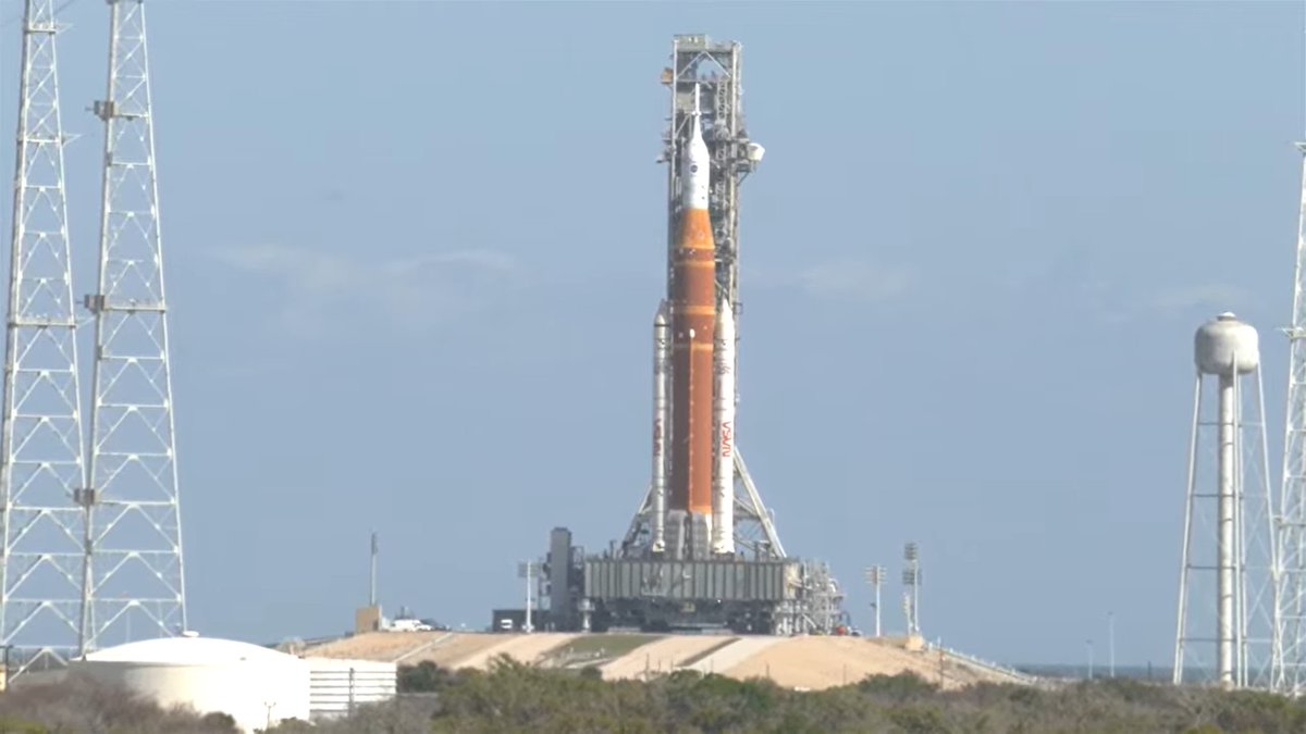 Chris Hadfield tweet media