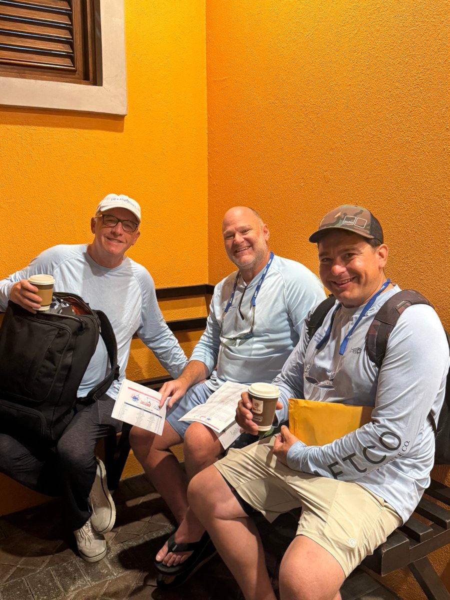 Day 2 of Leg 3 of the Los Sueños Triple Crown at Safe Harbor Los Sueños  is officially rolling and the docks are buzzing. Big love to our Observers – the unsung heroes who keep this tournament going and greet us with some of the first smiles of the day as we roll in to serve the