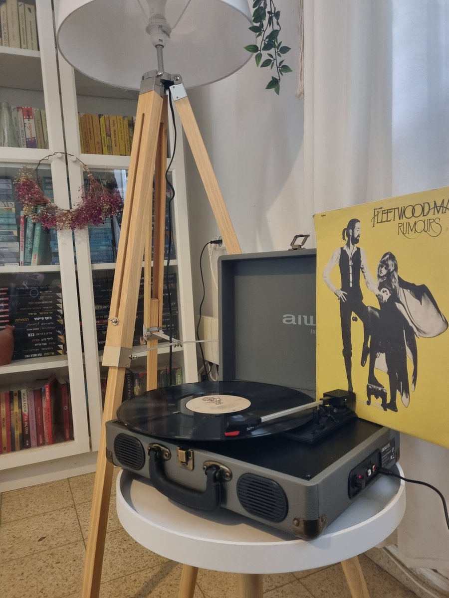 90's Bitch tweet media