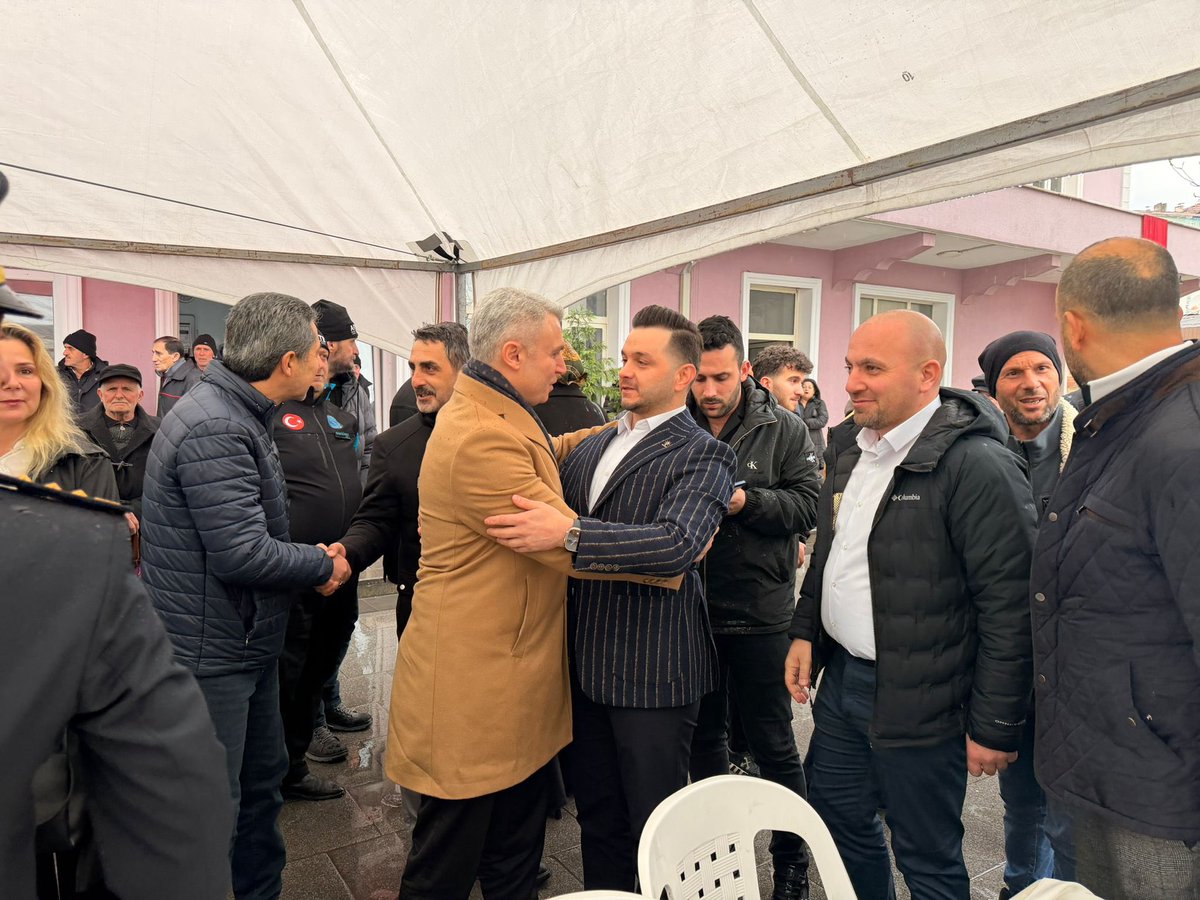 Bayramın birlik, beraberlik ve kardeşlik ruhunu hep birlikte yaşamak adına; Kaymakamlığımız tarafından ilçemizde düzenlenen bayramlaşma programına katılım sağladık.

Hemşehrilerimizle bir araya gelerek bayramın sevincini paylaştık, muhabbetimizi pekiştirdik.

Rabbim birliğimizi,