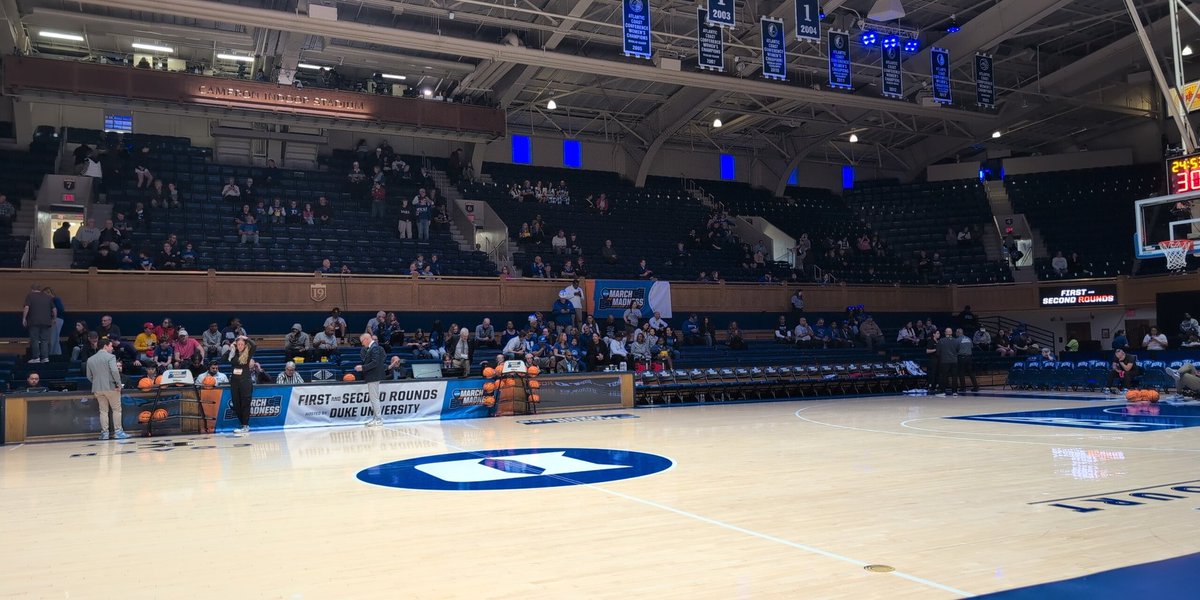 chroniclesports's tweet photo. Big one today! Fans are filing in for @DukeWBB's March Madness opener today in Durham against Charleston. Stick around for live updates from beats @_sarahmuir and @mgheintzelman, tip in 25 minutes. https://t.co/8kBhpDD3kz