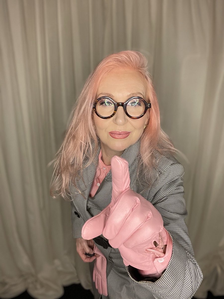 MissKimLinktree.com LONDON tweet media