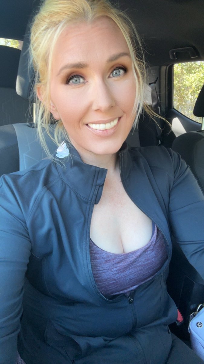 Amber Apinions tweet media